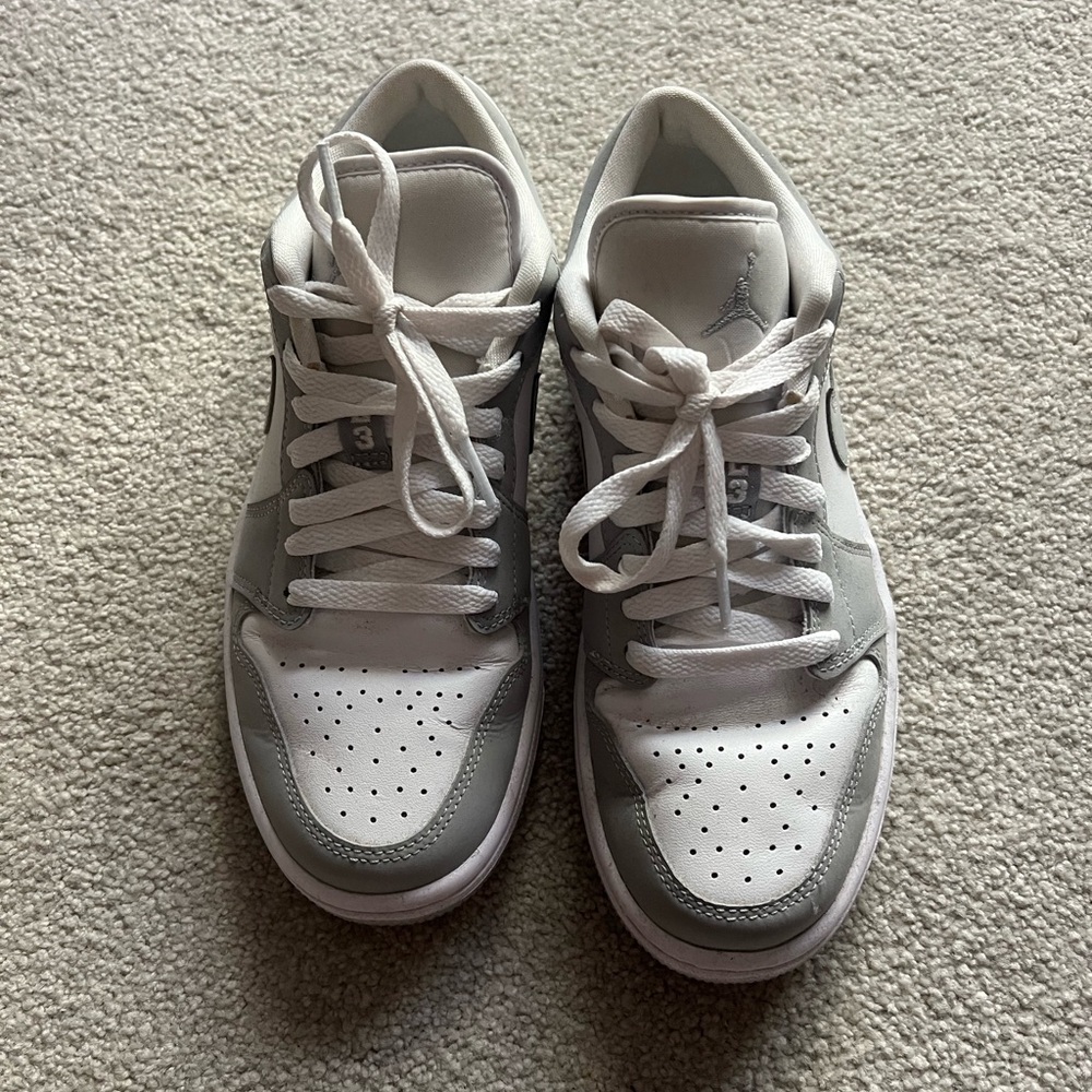 Women’s Jordan 1 Lows Grey 7.5
